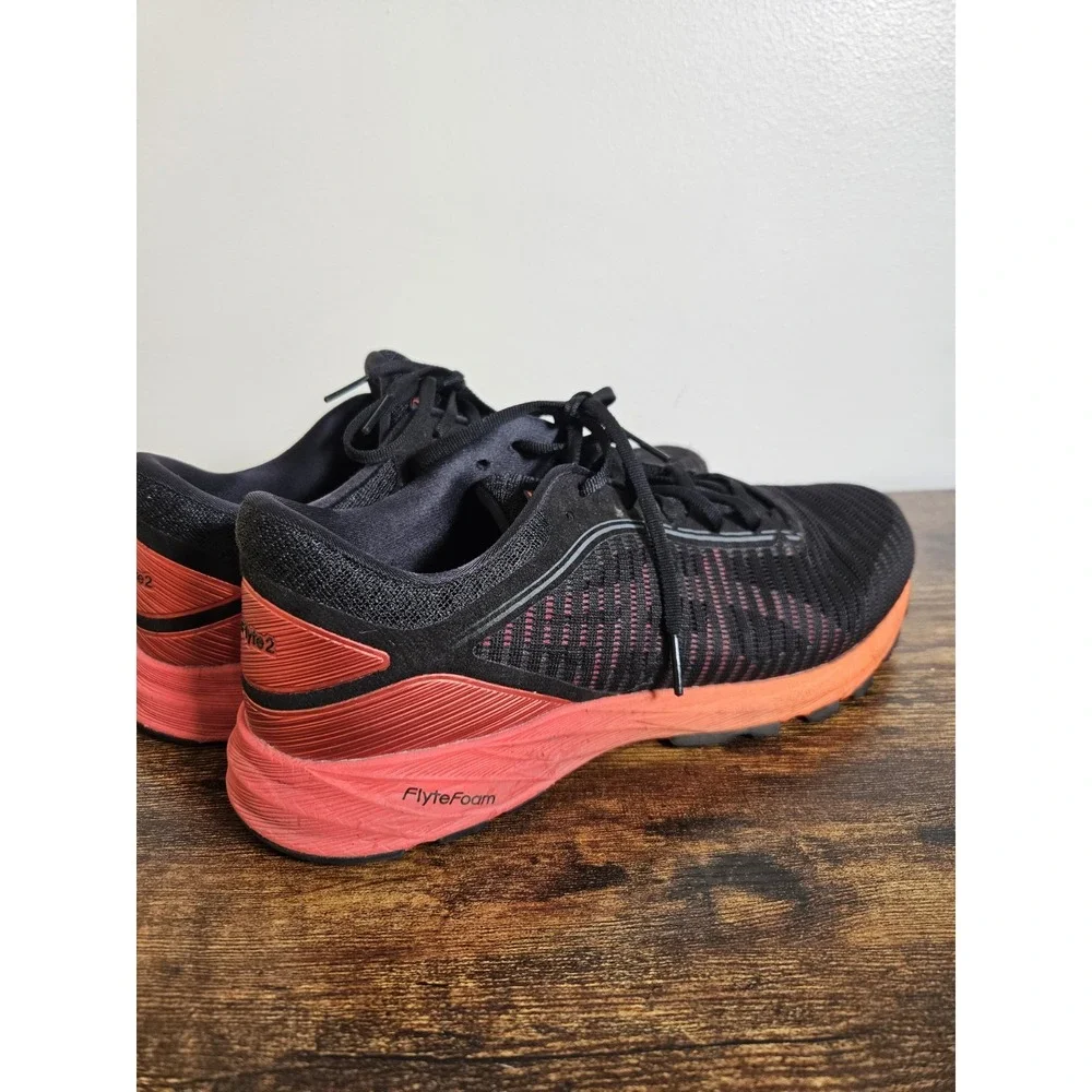 Nike used excellent